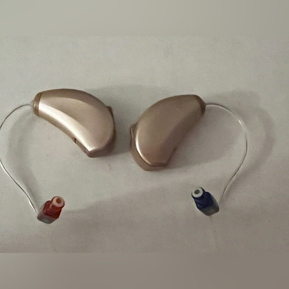 Starkey Z Series BTE Rie i110 digital Hearing Aid Lot of 2